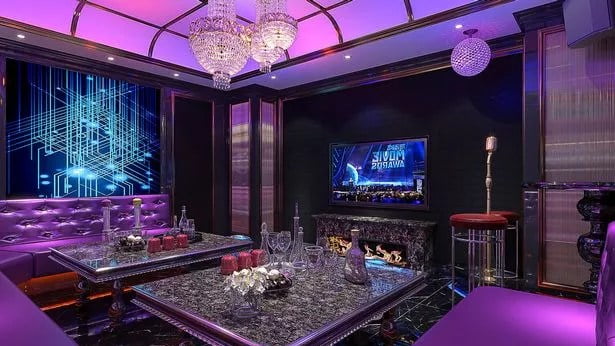 퍼플 컬러 조명의 인천 쓰리노 룸